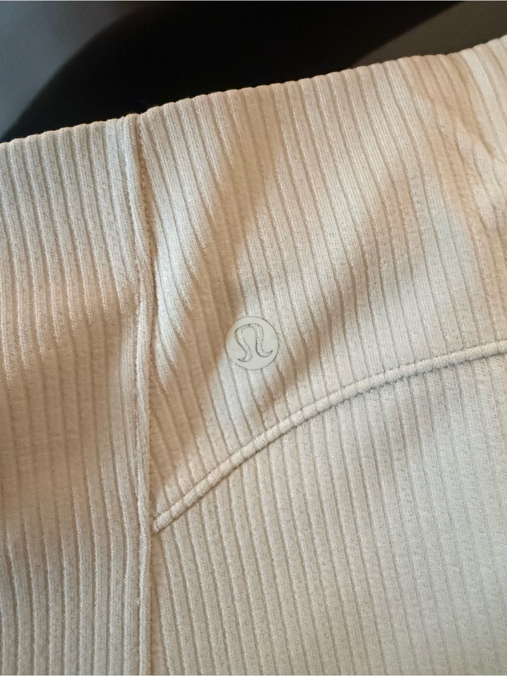 Lululemon Ribbed Softstreme High-Rise
Short 2"
Bone SIZE 2 - Picture 10 of 11